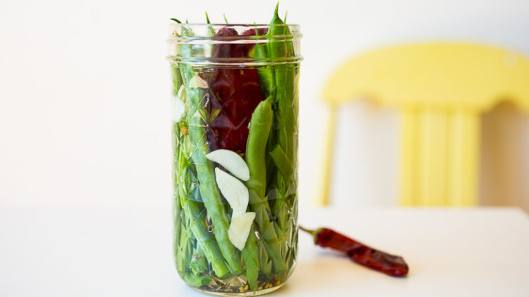 Crunchy, Quick Pickled Spicy Green Beans